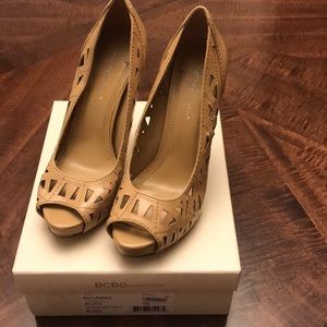 BCBGeneration BG-Landee Pump  size 8.5 Mojave